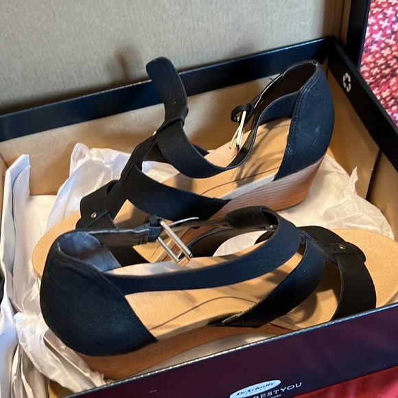 Wedge Sandal - Picture 7 of 8